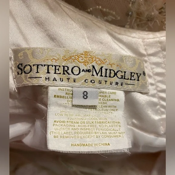WEDDING DRESS - SOTTERO and  MIDGLEY - Size 8 - Picture 13 of 15